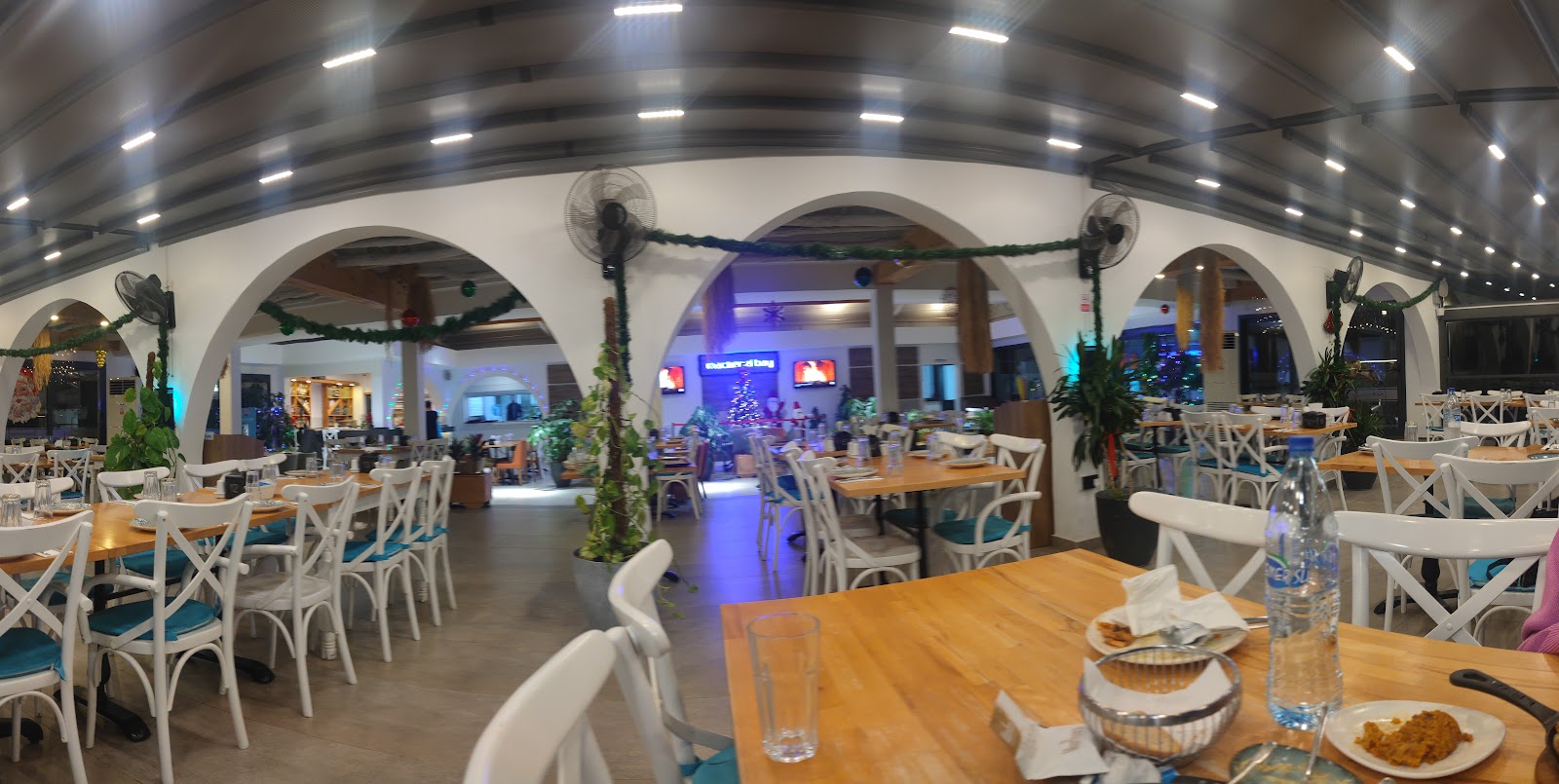 Barna Beach Fish Restoran mekanı