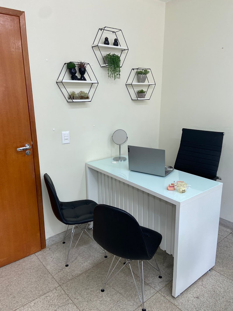 Linea Odontologia Especializada I Dentista no Setor Sul em Goiânia. Dra Romana Silva - foto 3