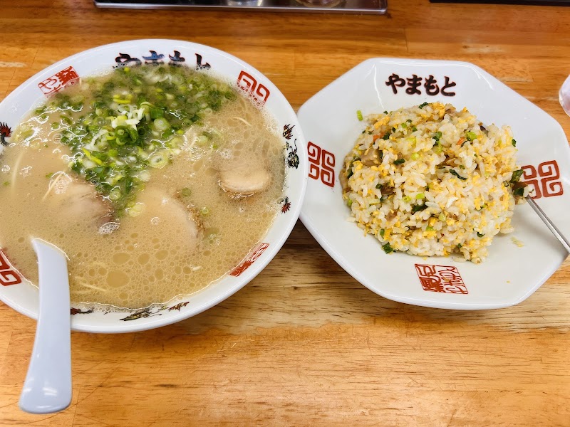ラーメンやまもと 春日本店 写真2