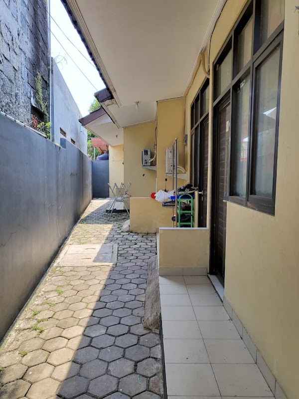 Kontrakan PIM 2 Ana