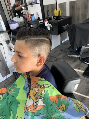 AU Golden Scissors photo 3