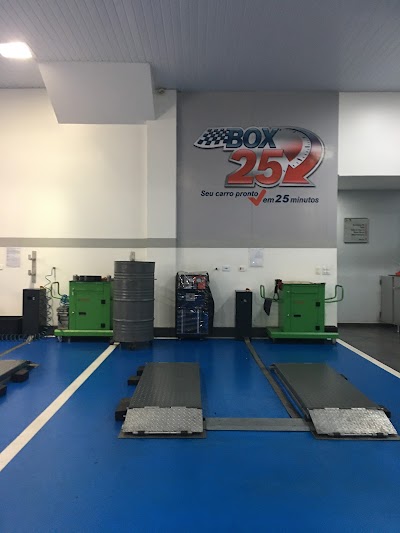 Foto de Dalz Automotive - Mechanical Workshop