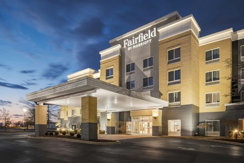 FAIRFIELD INN & SUITES exterior