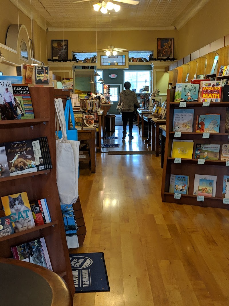 River Reader Bookstore photo 2
