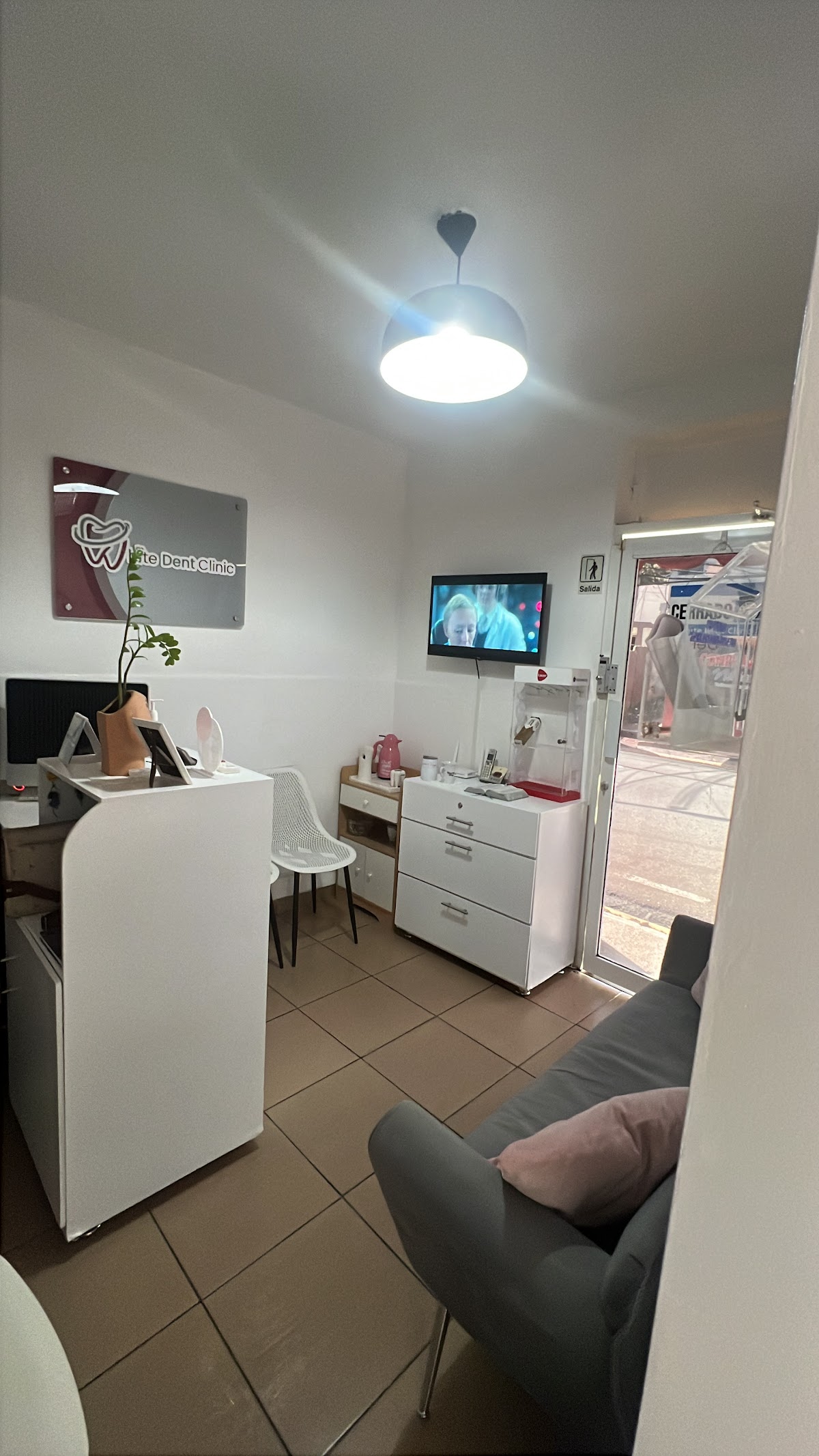 White Dent Clinic - Imagen 2