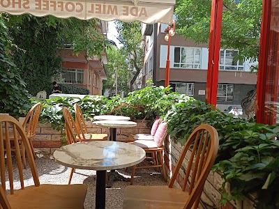 Ade Miel Coffee Shop - Kafe
