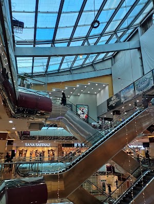 Centaurus Mall Garden