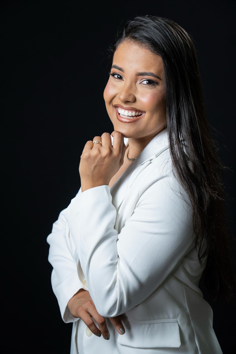 Dra Sarah Alves - Excelência Lentes em Resina em Recife - foto 5