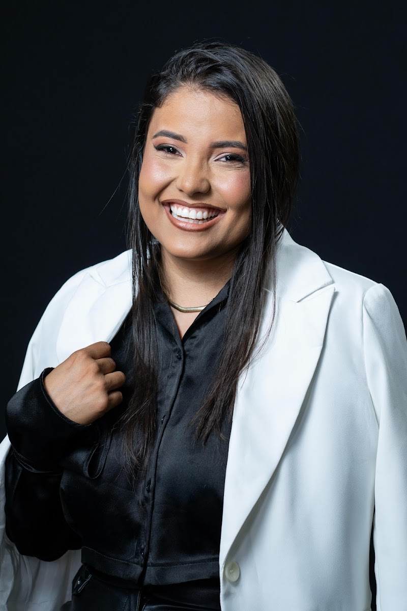 Dra Sarah Alves - Excelência Lentes em Resina em Recife - foto 4