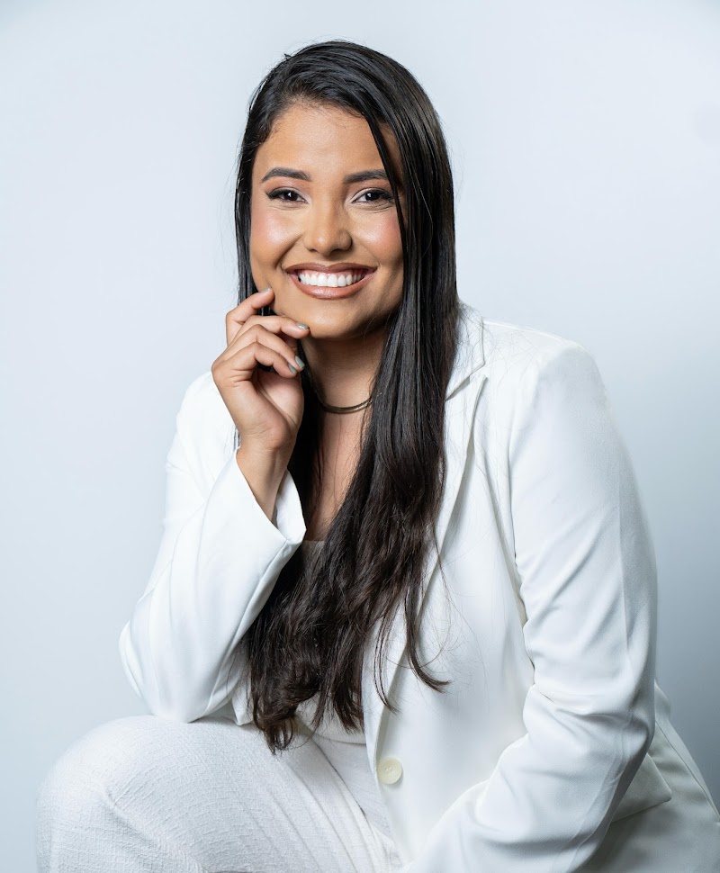 Dra Sarah Alves - Excelência Lentes em Resina em Recife