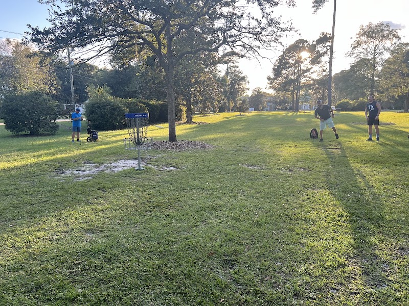 Park Circle Disc Golf Hole 1 Tee photo 4