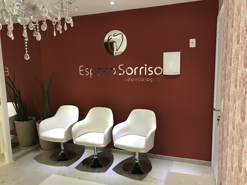 Espaço Sorriso/ Dra. Cristiane Brum - Odontologia Integrada - foto 2