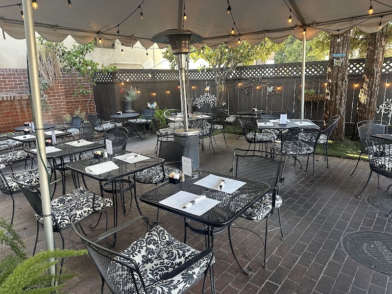 Toni's Courtyard Café photo 1