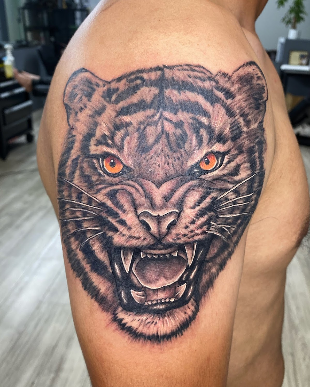 Roman Ink Tattoo Parlor tattoo work — photo 3