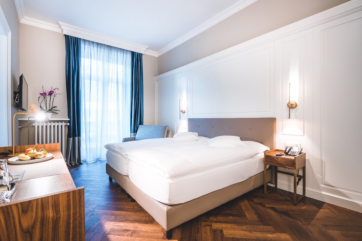 Hotel Reine Victoria hero