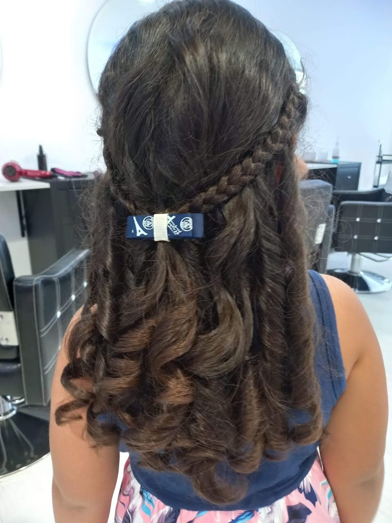 CMA Peluquería & Barbería photo 4