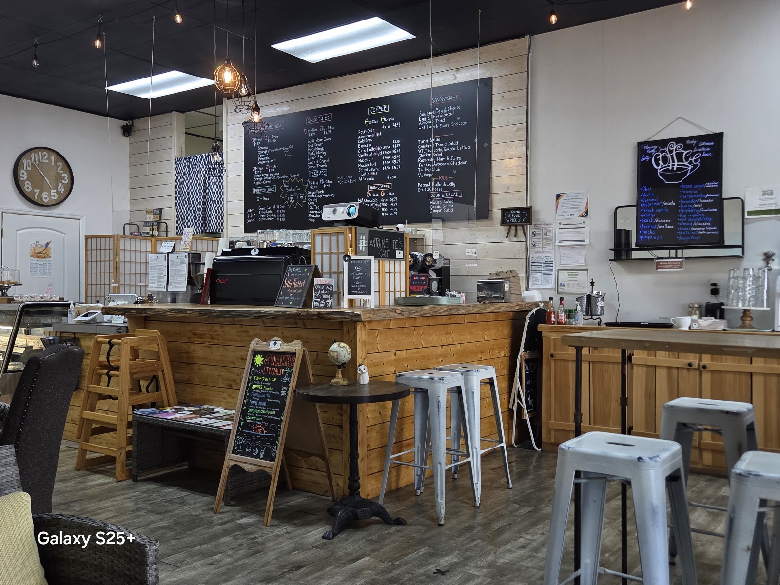 Antoinette's Cafe