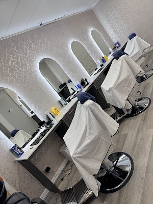 Lucky Mens Hair Studio photo 2