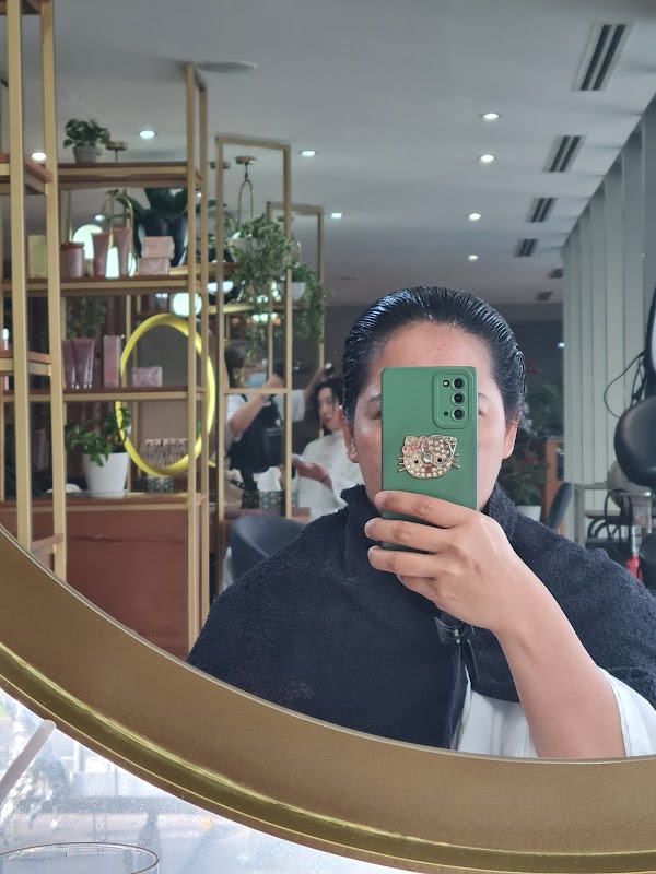 Botanica Salon BGC