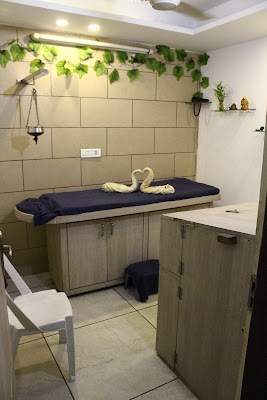 LIFE CARE CLINIC - Image 2