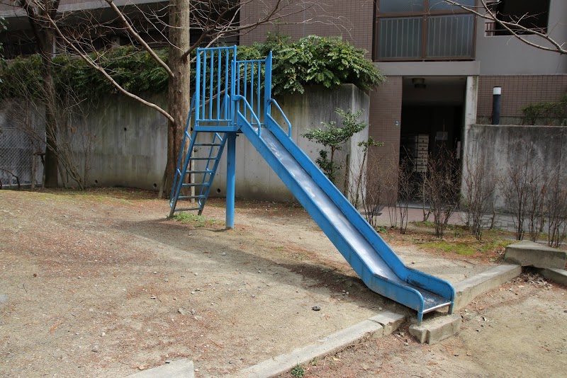 奈良市立富雄北小学校前公園（富雄公園）