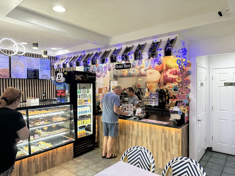 Moon Donuts & Cafe photo 2