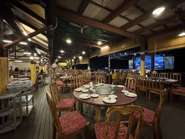 Kampung Nelayan Floating Seafood Market Restaurant - Photo 1