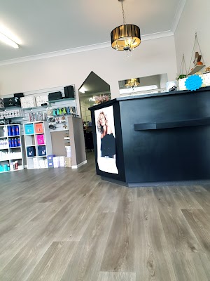 Belle 'n Beau Hair & Barber photo 3