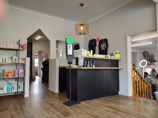 Belle 'n Beau Hair & Barber photo 2