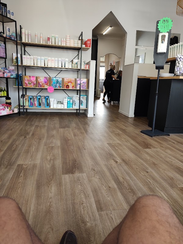 Belle 'n Beau Hair & Barber photo 1