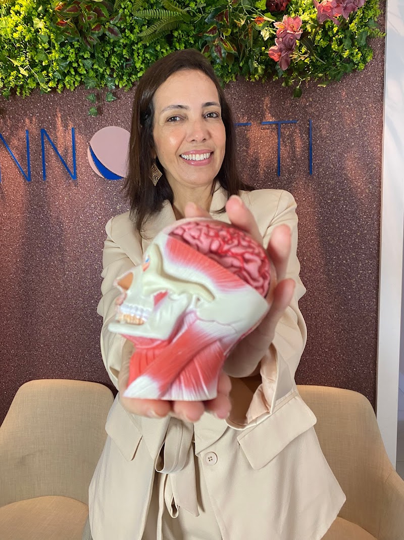 Dra. Indira Matos Ortodontista e Tratamento de DTM e Bruxismo em Salvador-BA - foto 4