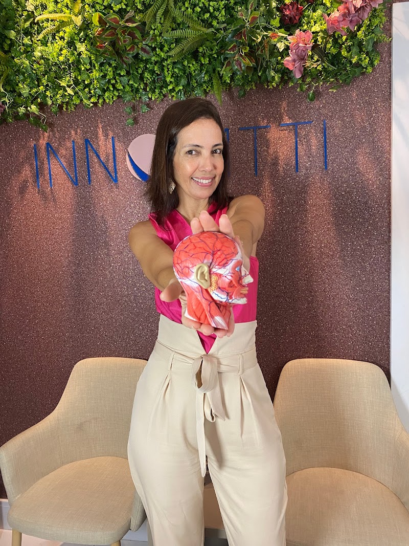 Dra. Indira Matos Ortodontista e Tratamento de DTM e Bruxismo em Salvador-BA - foto 2