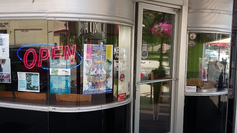 Newton's Paradise Cafe photo 1