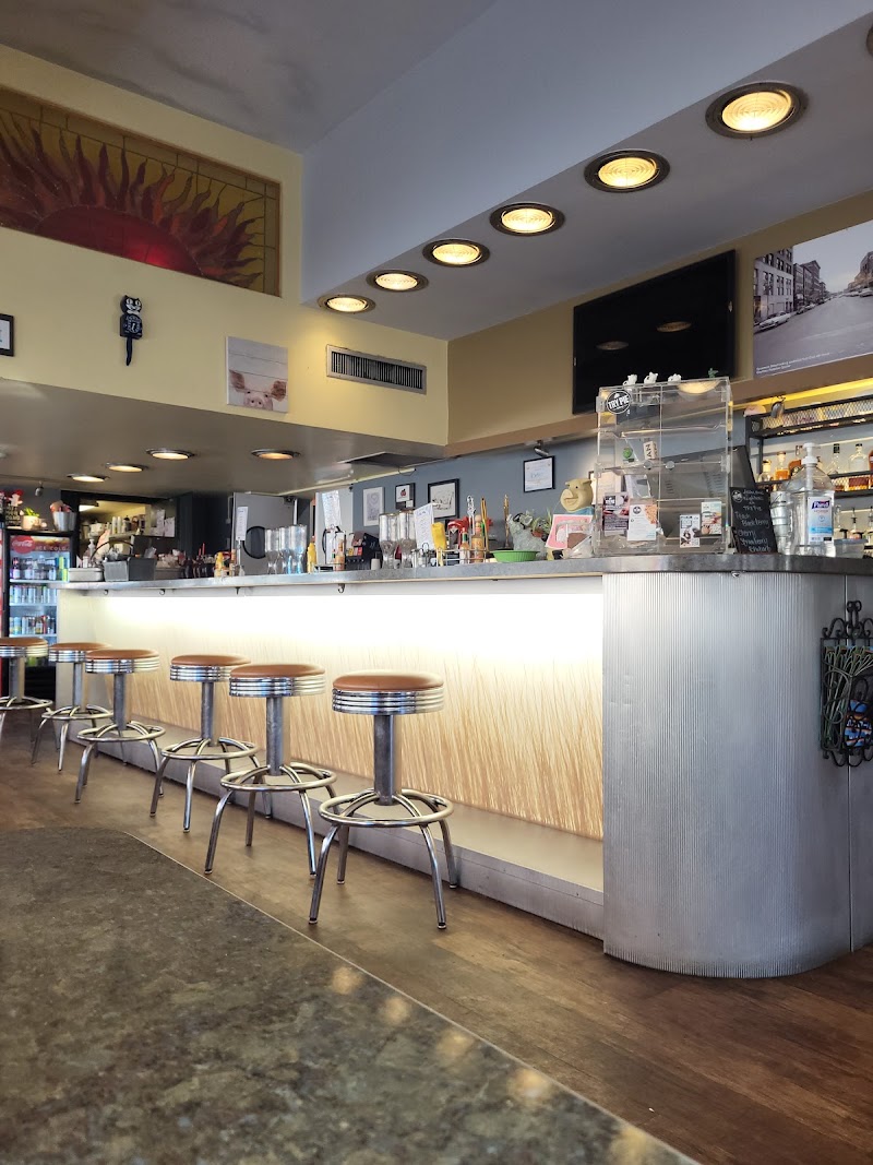 Newton's Paradise Cafe photo 2