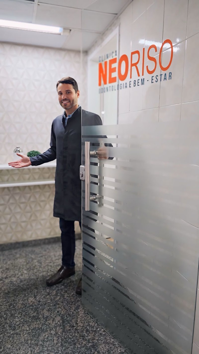 Neoriso Odontologia - Dentistas Especializados em Implantes Dentários em Duque De Caxias.