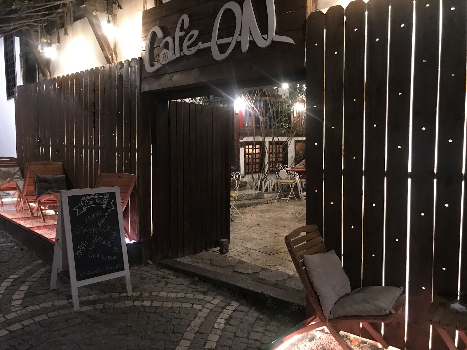 CafeOn mekanı
