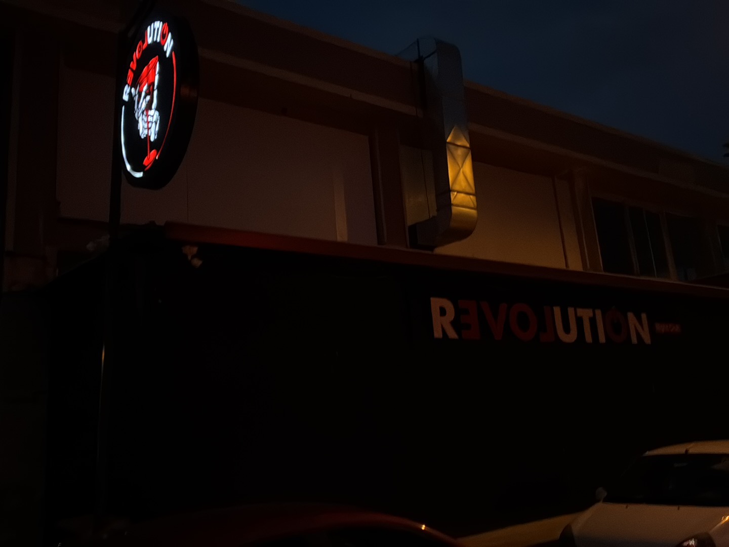 Revolution mekanı