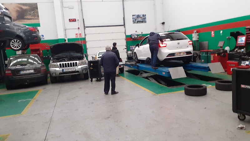 Castrol Service Taller electromecánica Balsa photo 2