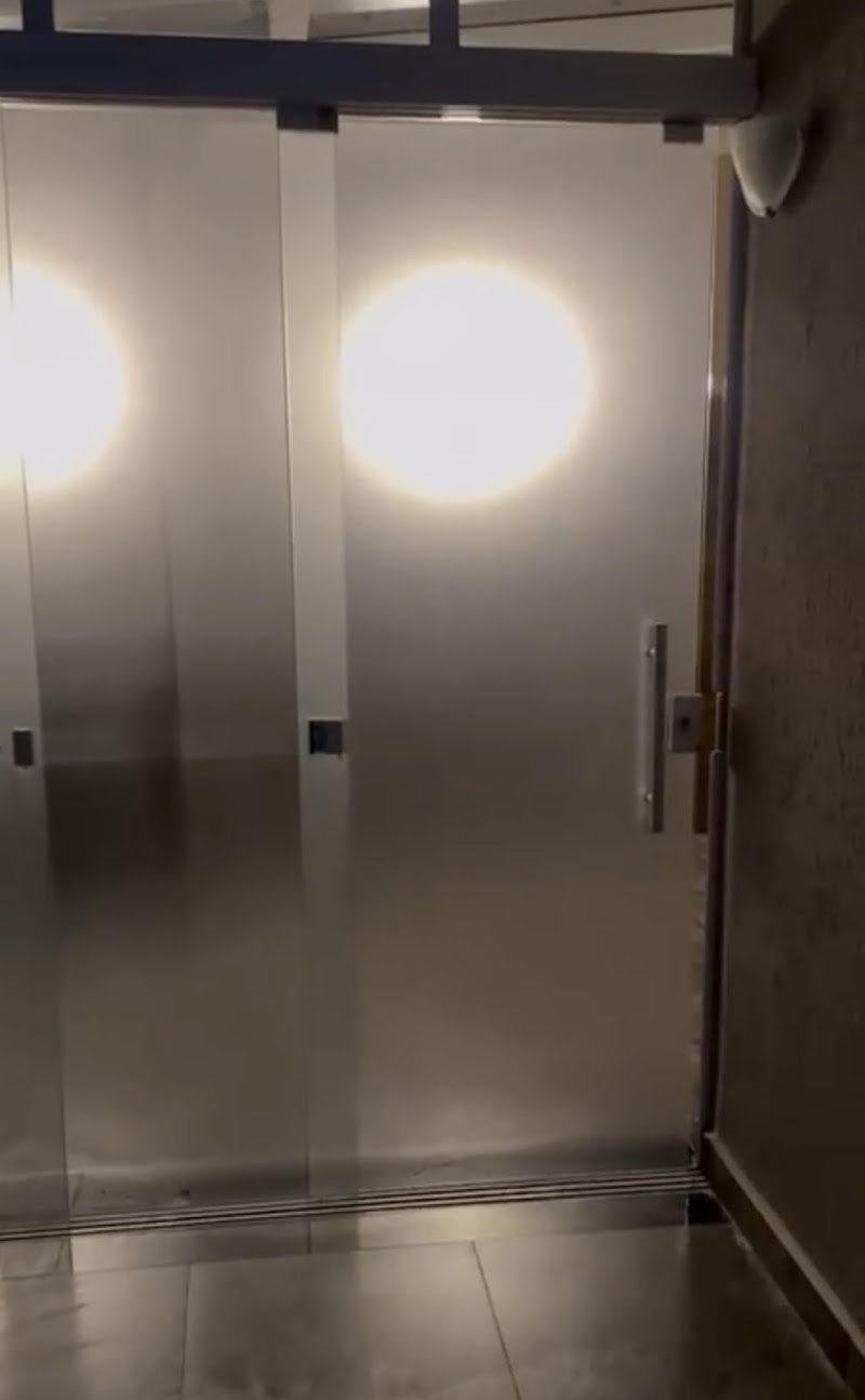 Foto de Interfilm's Curitiba | Insulfilm em Curitiba - Insulfilm para Residência - Película Solar..