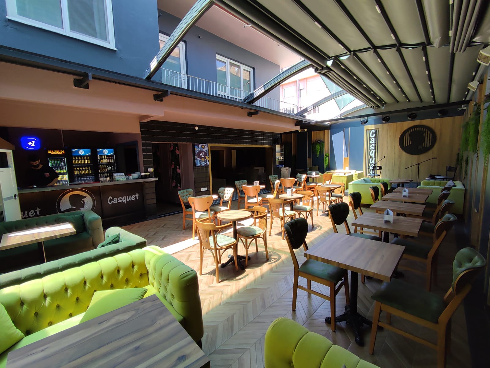 Casquet Cafe&Bar mekanı