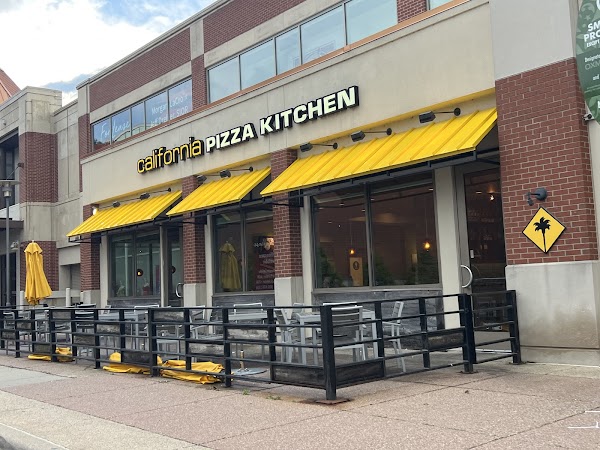 CALIFORNIA PIZZA KITCHEN exterior