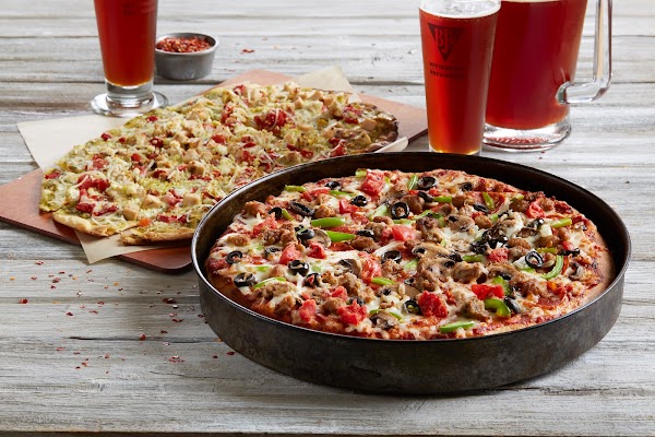 BJ'S RESTAURANT & BREWHOUSE exterior