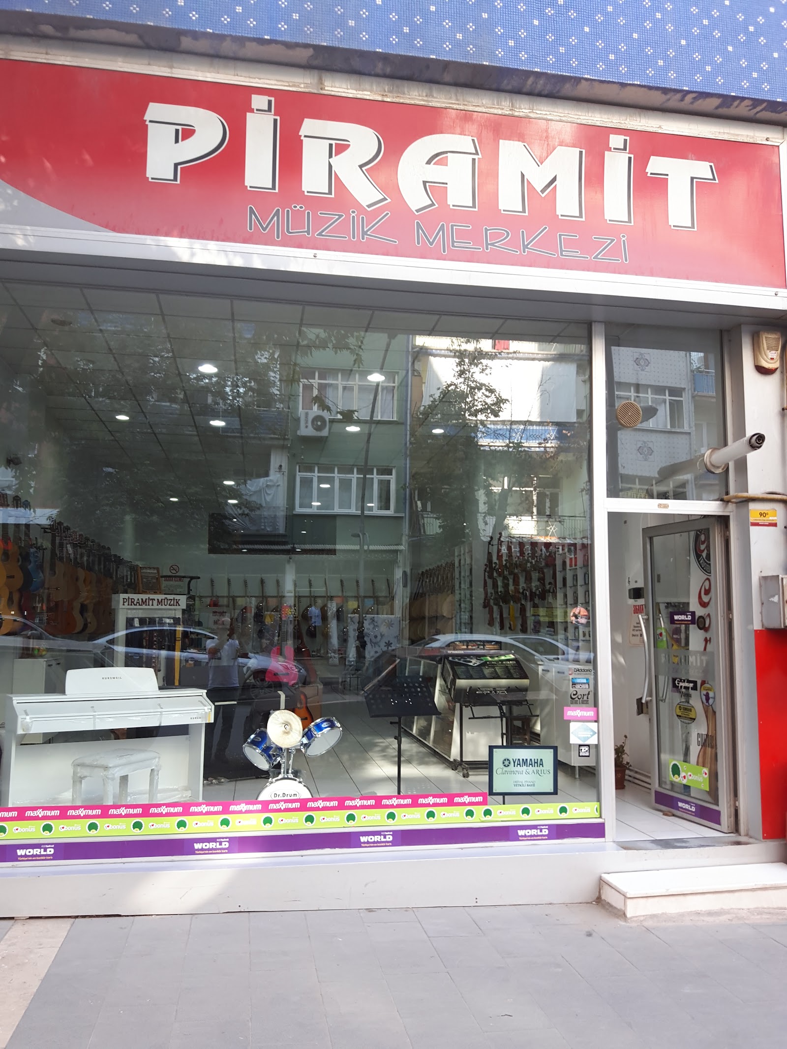 PİRAMİT MÜZİK mekanı