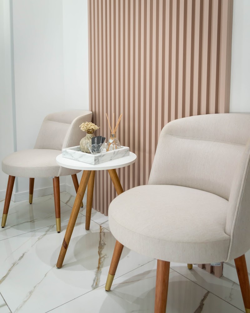 Clínica Castañeda | Próteses, Implantes e Facetas em Resina | Ortodontia e Dentista Canasvieiras - foto 4