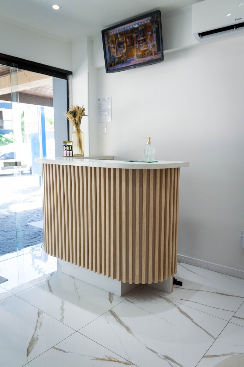 Clínica Castañeda | Próteses, Implantes e Facetas em Resina | Ortodontia e Dentista Canasvieiras - foto 5