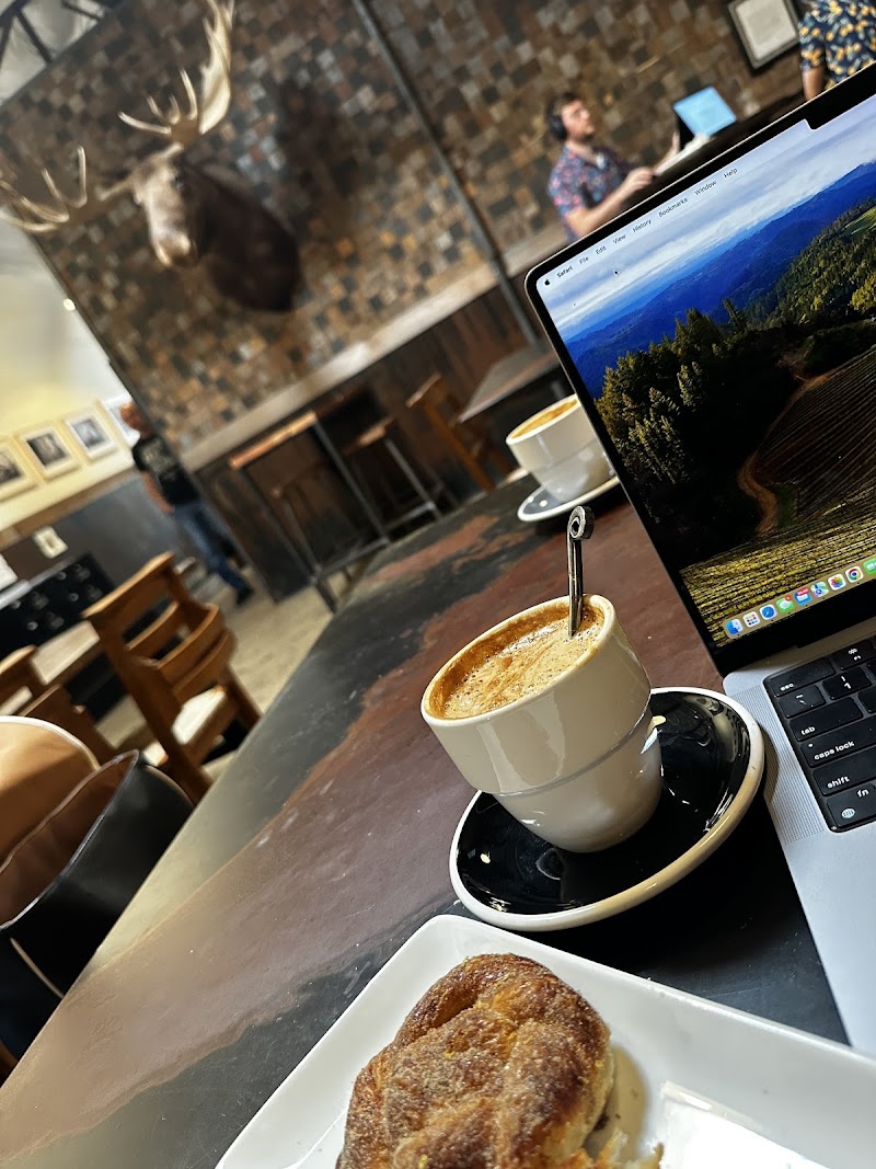 FULL CITY ROOSTER photo 2