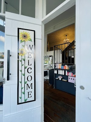 Salon Eumundi photo 2