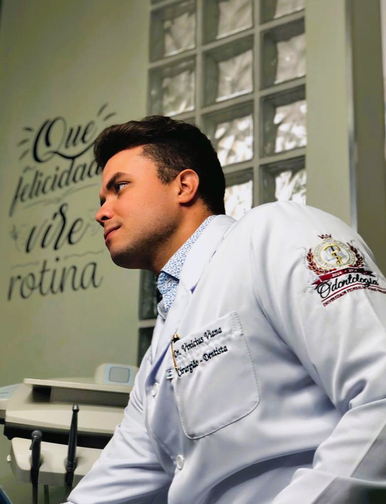 Dr. Vinícius Viana - Implantodontista em Belo Horizonte - foto 3