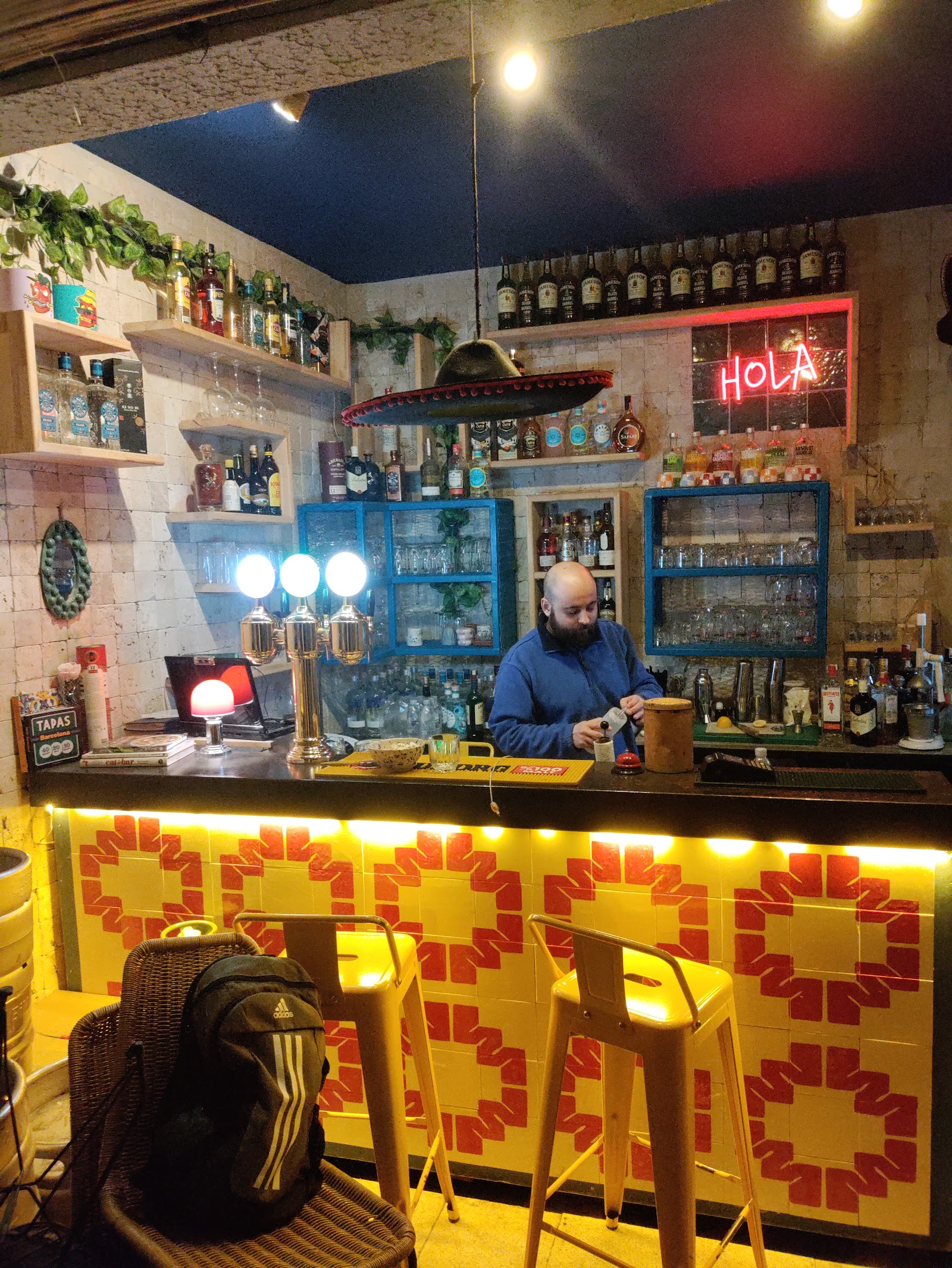 HOLA Tapas Bar mekanı