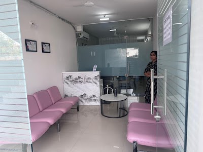 Dr. Diksha Chachria : Gynaecologist and Laparoscopic surgeon in Indore - Image 2
